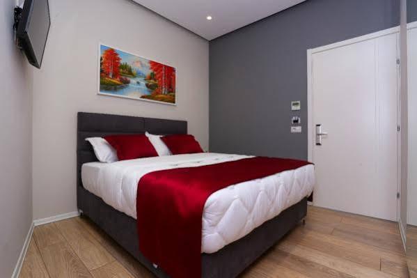 Emerald Boutique Hotel Tirana Bagian luar foto